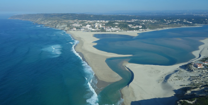 imagem de: http://portugalfotografiaaerea.blogspot.pt/2015/03/lagoa-de-obidos-praia-da-foz-do-arelho.html